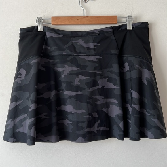 Athleta camo skort XL - Picture 3 of 10